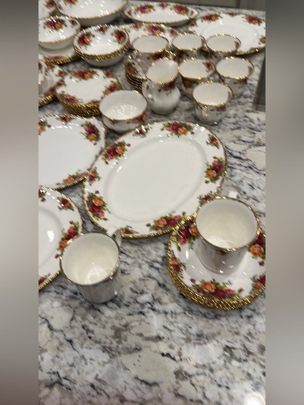 Royal Albert Old Country Roses Fine Floral Gold-Trim Porcelain Dinnerware Set